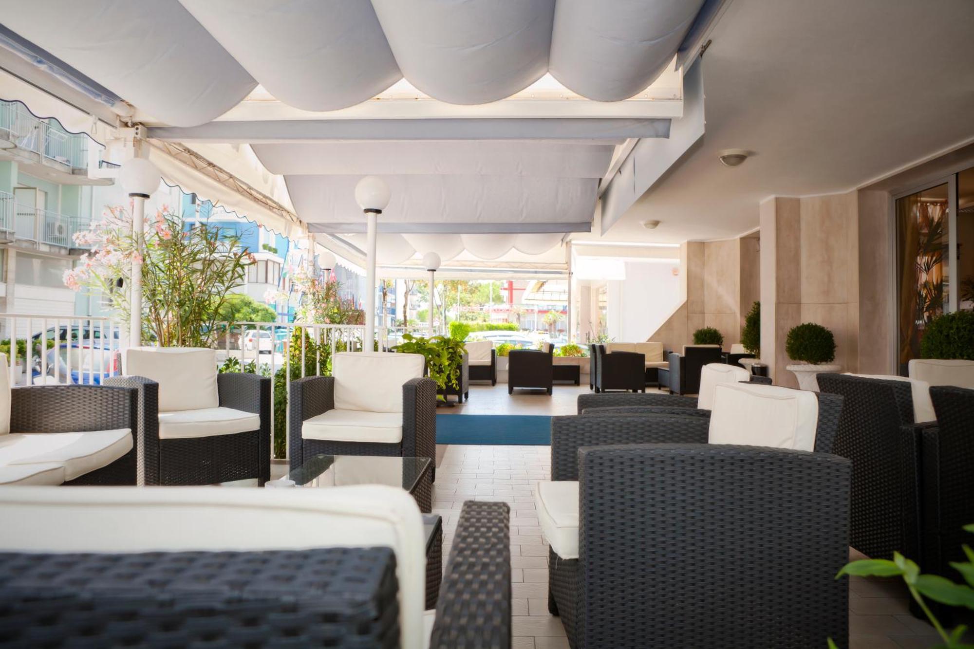 Hotel Bettina Lido di Jesolo Exterior photo