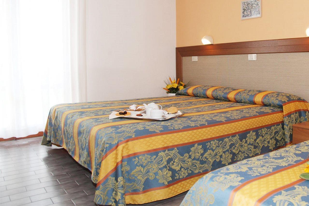 Hotel Bettina Lido di Jesolo Exterior photo