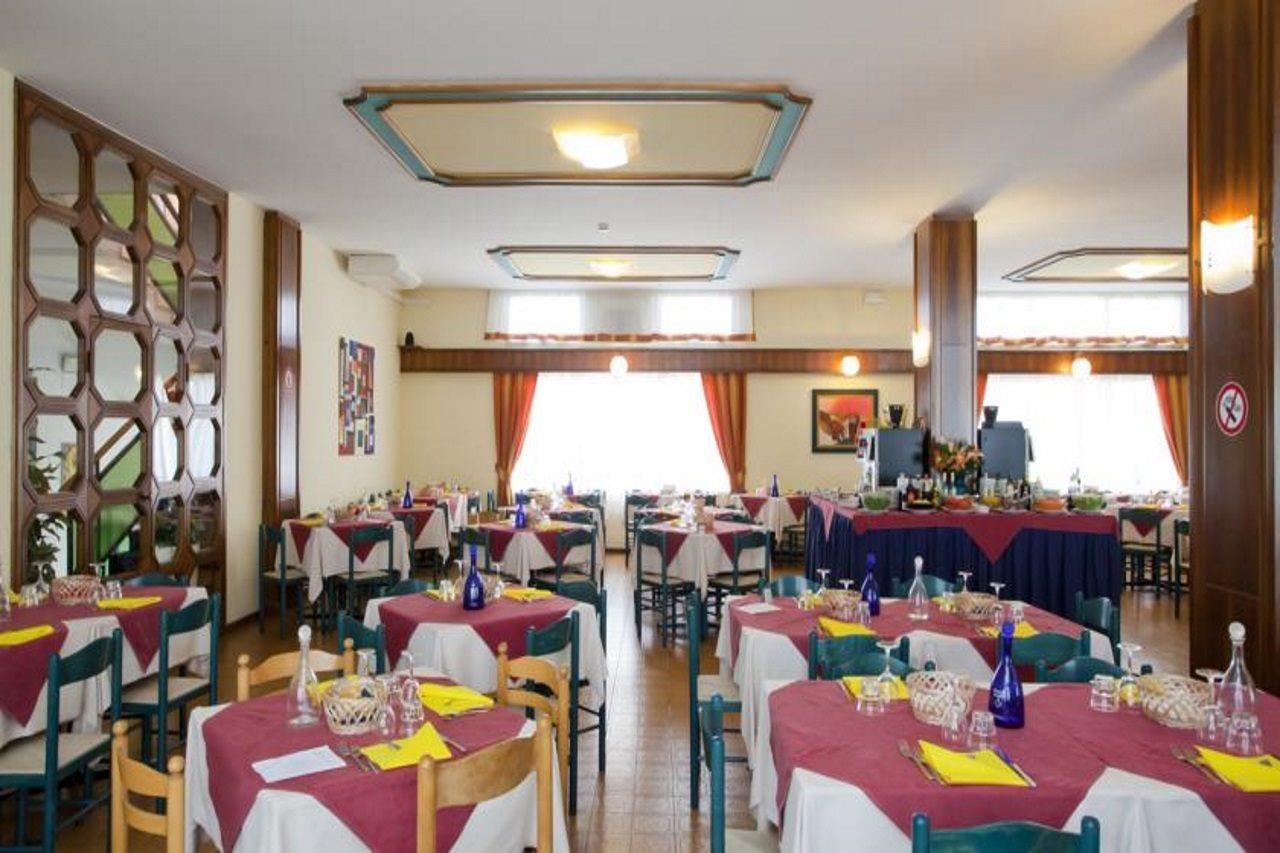Hotel Bettina Lido di Jesolo Exterior photo