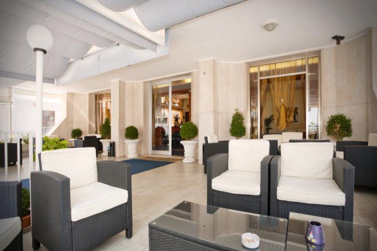 Hotel Bettina Lido di Jesolo Exterior photo