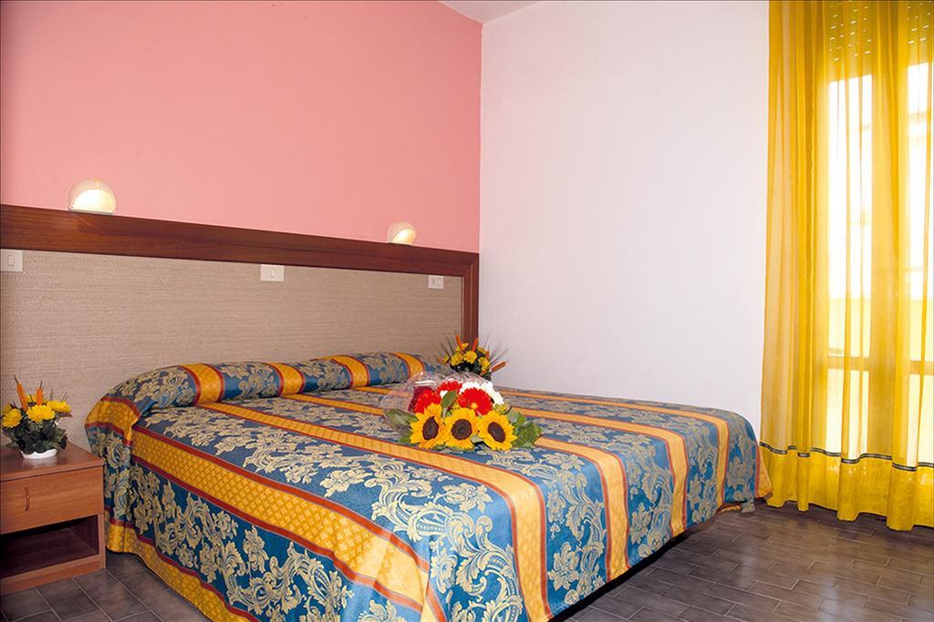 Hotel Bettina Lido di Jesolo Exterior photo