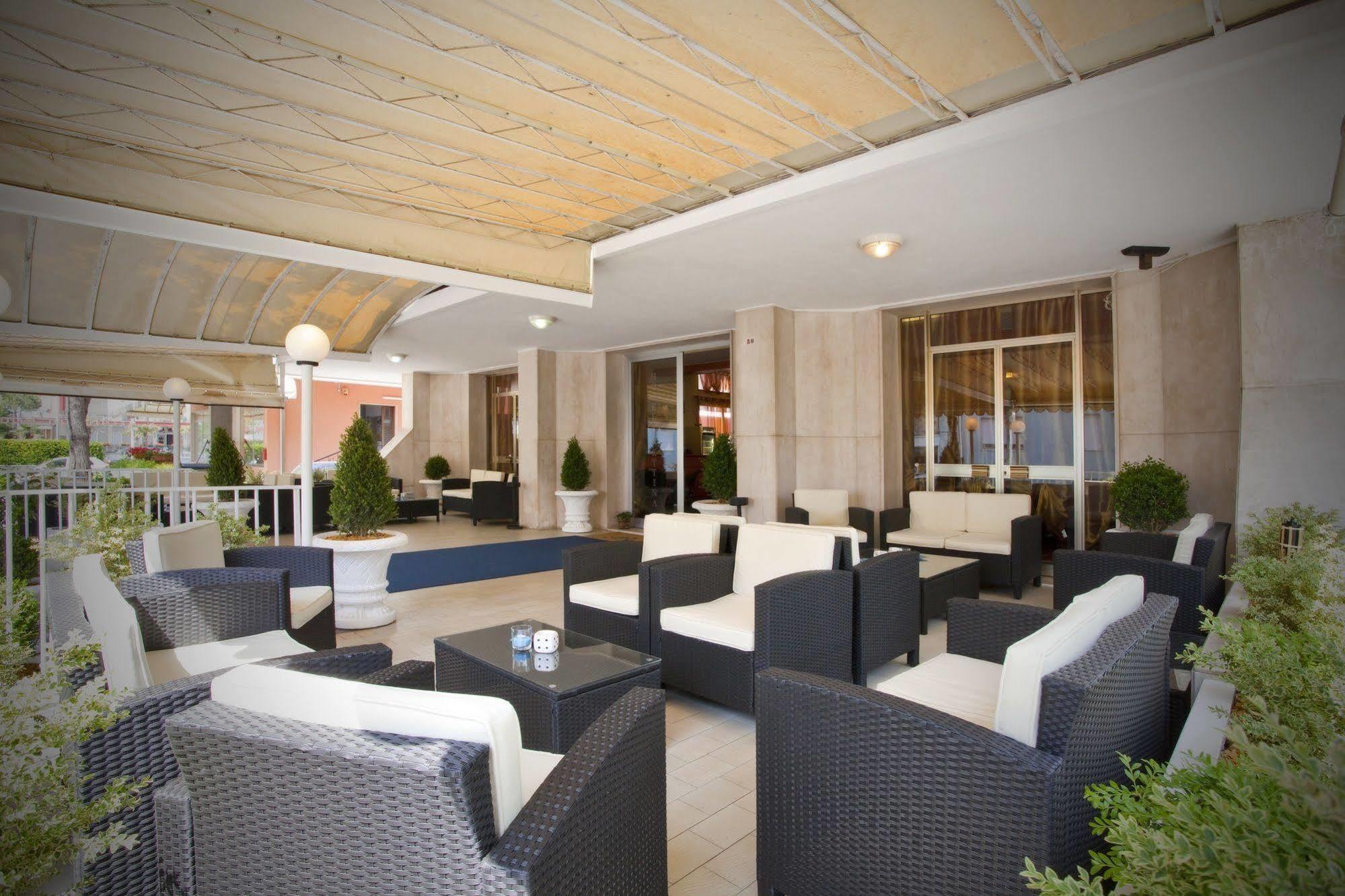 Hotel Bettina Lido di Jesolo Exterior photo