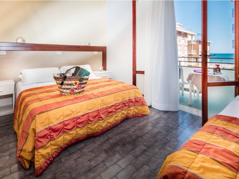 Hotel Bettina Lido di Jesolo Exterior photo
